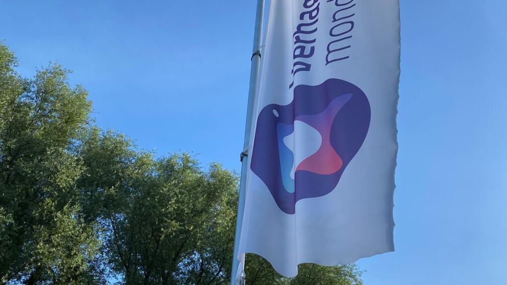 Vlag buiten pand 4